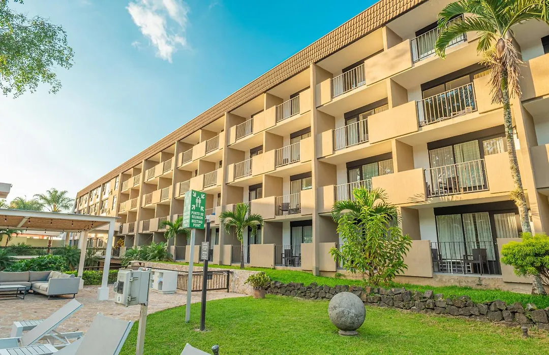 Irazu Hotel & Studios-1